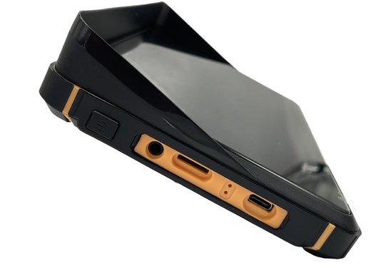moto-ls75-z-boku-porty-3-5-slot-microsd-usbC